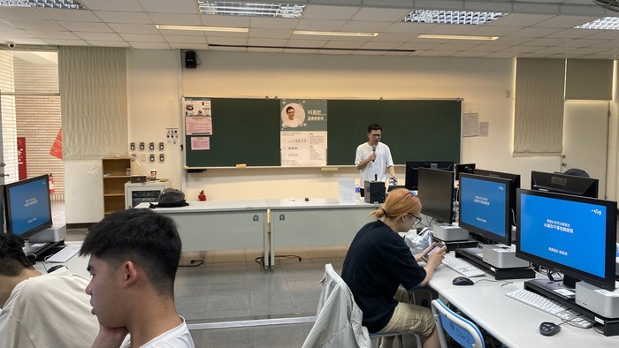 姚韋禎-學設計也可以寫程式   AI讓你不怕網頁設計程式碼圖片