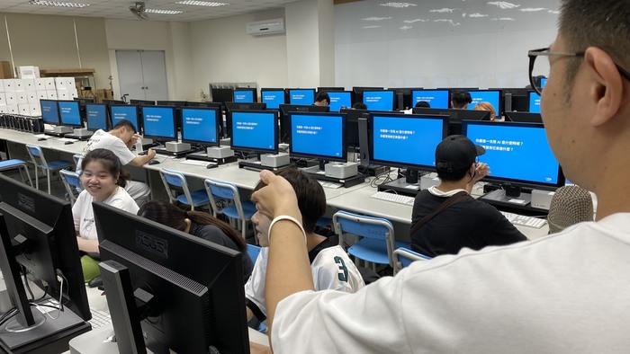 姚韋禎-學設計也可以寫程式   AI讓你不怕網頁設計程式碼圖片