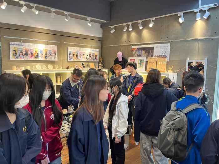 玉山國中師生參訪圖片